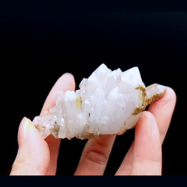 Fujian secondary quartz with fluorite freestanding — detail view