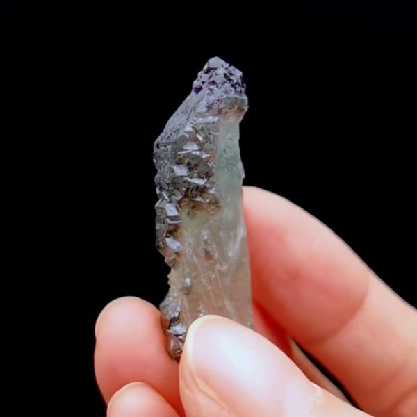 Interference quartz with chlorite and purple fluorite — alternate view