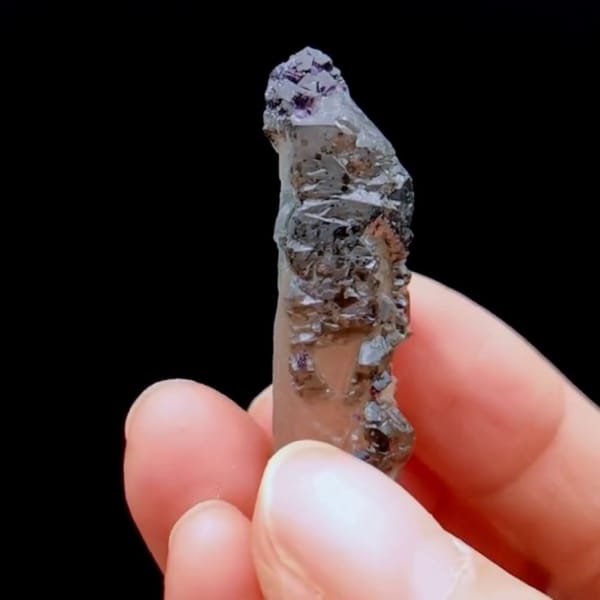 Interference quartz with chlorite and purple fluorite — detail view