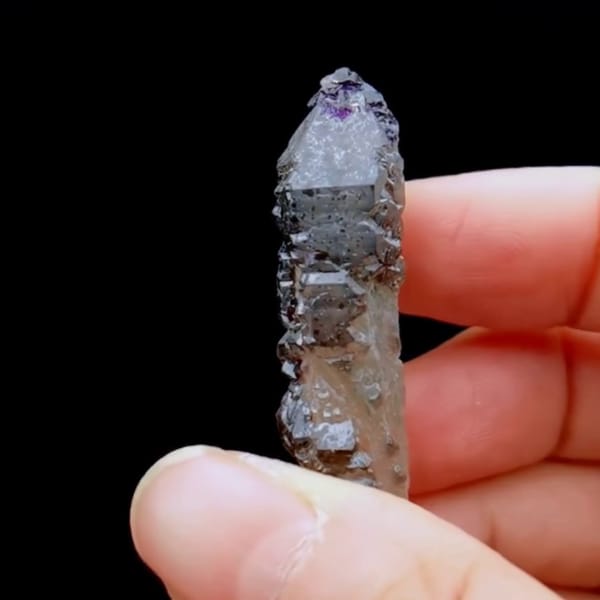 Interference quartz with chlorite and purple fluorite — detail view