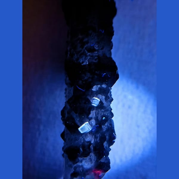 Interference quartz with fluorite from Inner Mongolia — complete view