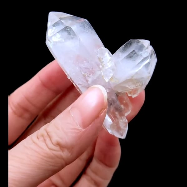 DT suture quartz from Pakistan — alternate view