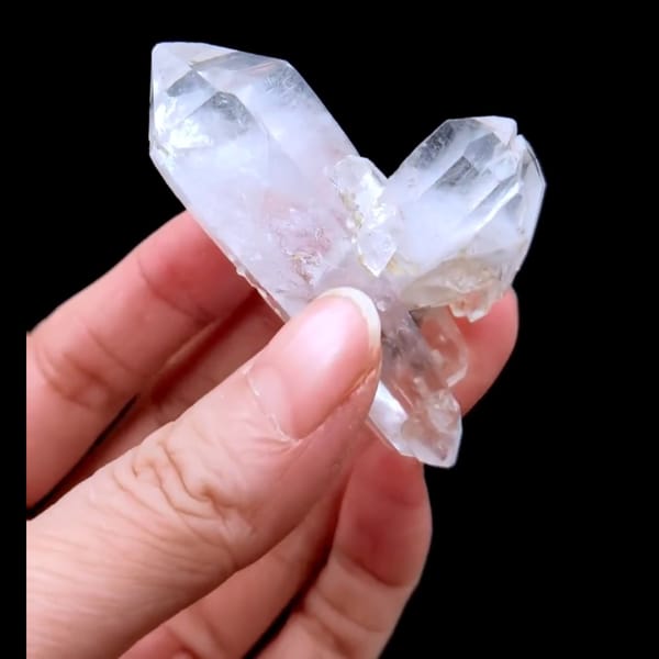 DT suture quartz from Pakistan — alternate view