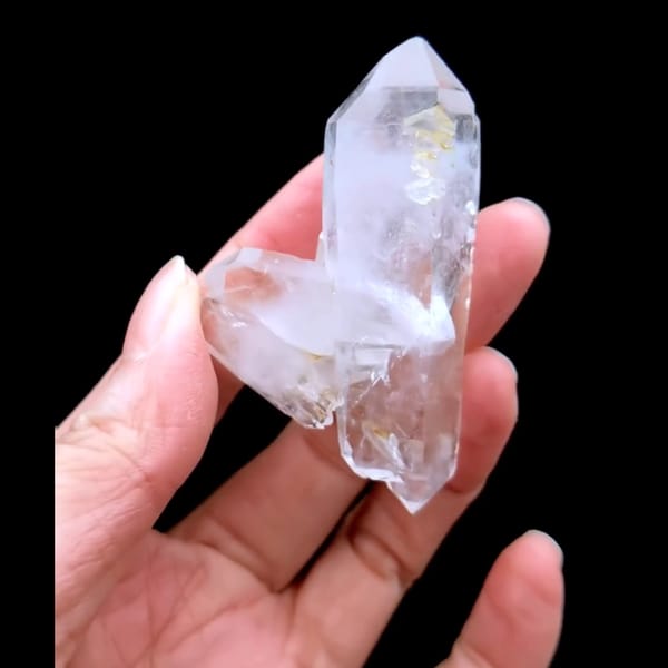 DT suture quartz from Pakistan — detail view