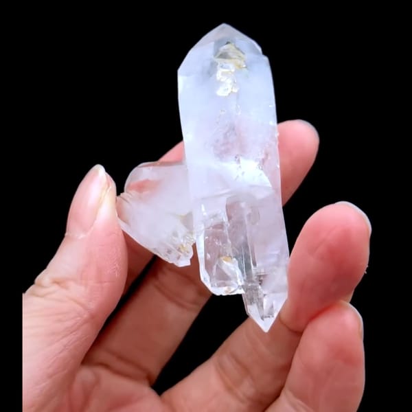 DT suture quartz from Pakistan — detail view