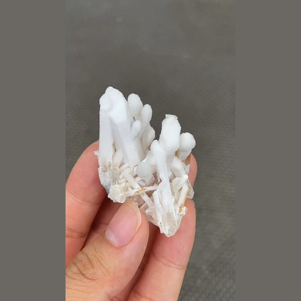 White quartz cluster with dolomite and calcite from Jinkouhe, Sichuan — complete view