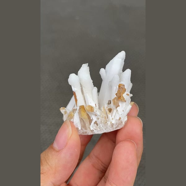 White quartz cluster with dolomite and calcite from Jinkouhe, Sichuan — detail view