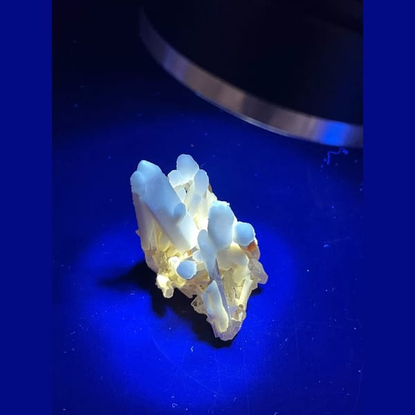 White quartz cluster with dolomite and calcite from Jinkouhe, Sichuan — detail view