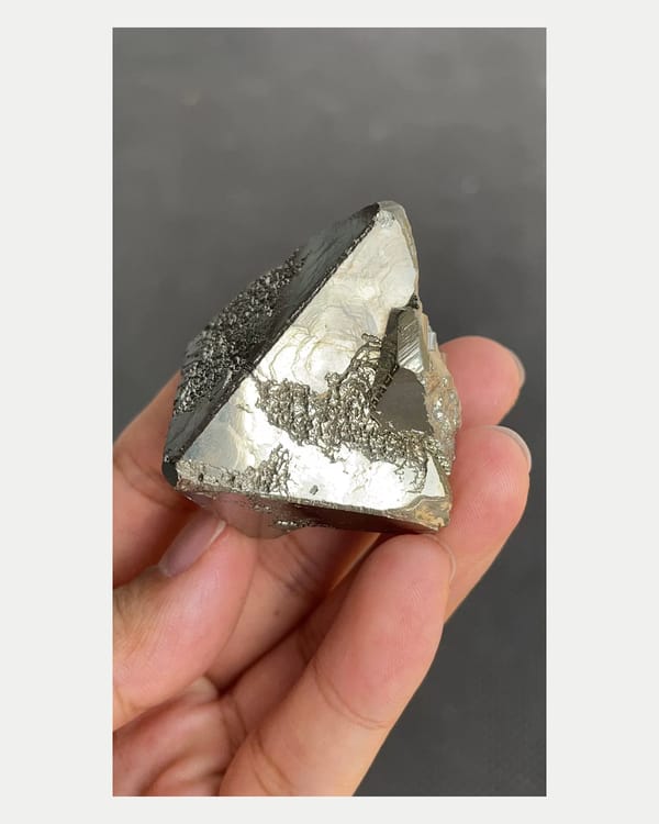 Complete reverse oblique view with stepped metallic surfaces