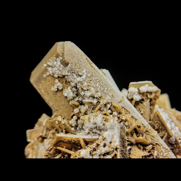 Golden tabular barite blade cluster from Henan — complete view