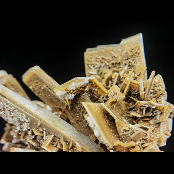Golden tabular barite blade cluster from Henan — alternate view