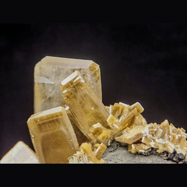 Golden tabular barite blade cluster from Henan — alternate view