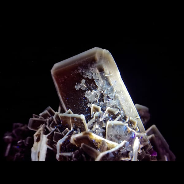 Golden tabular barite blade cluster from Henan — detail view