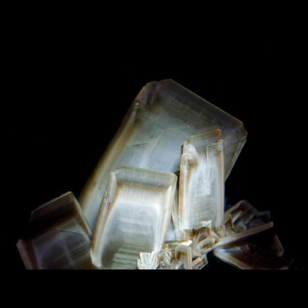 Golden tabular barite blade cluster from Henan — detail view