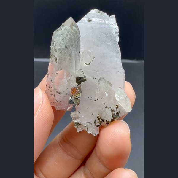 Phantom Quartz with Topaz Yaogangxian 4.3 cm — complete view