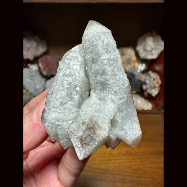 Double-terminated quartz cluster floater from Inner Mongolia — alternate view