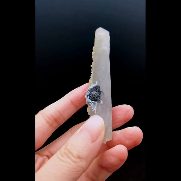 Quartz with specularite and calcite from Inner Mongolia — detail view