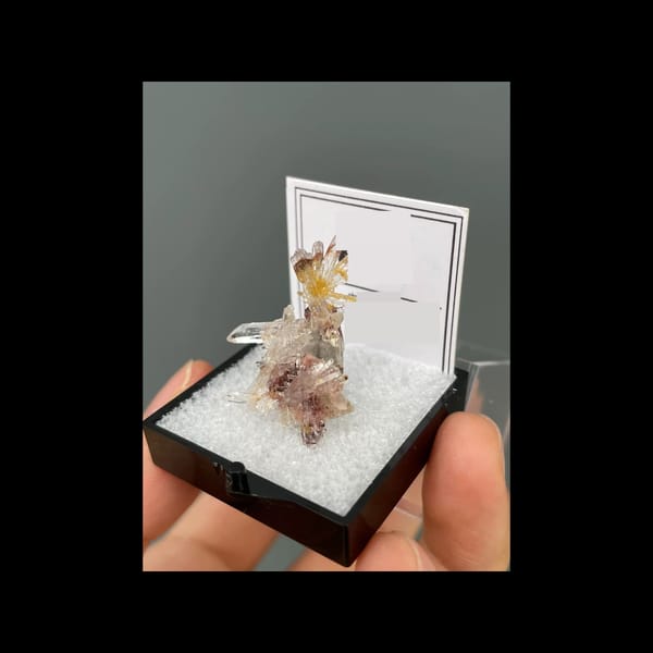 Two-tone creedite flower from Qinglong, Guizhou — alternate view