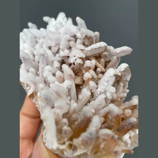 Frosted pale citrine point plate with dolomite from Jinkouhe, Sichuan — detail view
