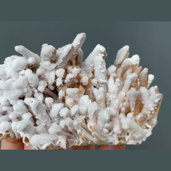 Frosted pale citrine point plate with dolomite from Jinkouhe, Sichuan — detail view