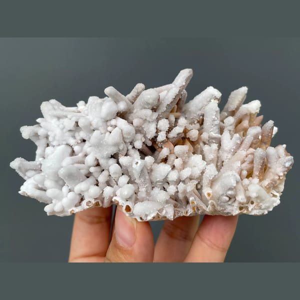 Frosted pale citrine point plate with dolomite from Jinkouhe, Sichuan — detail view