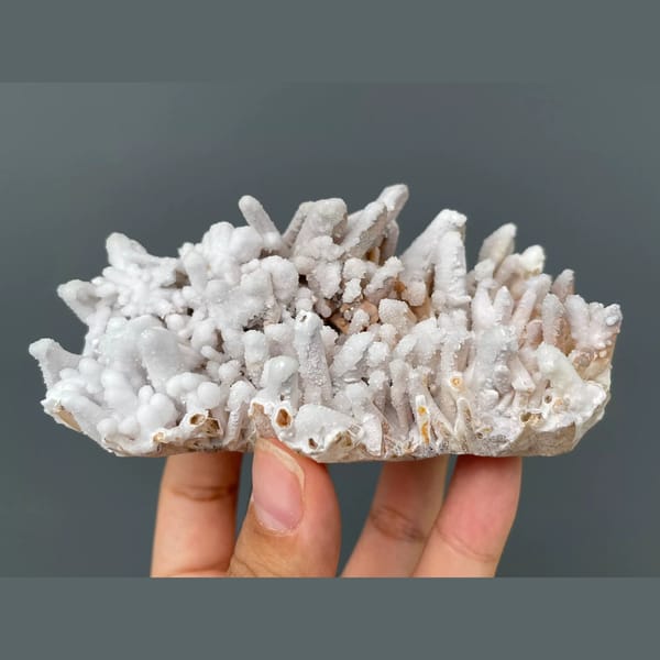 Frosted pale citrine point plate with dolomite from Jinkouhe, Sichuan — detail view