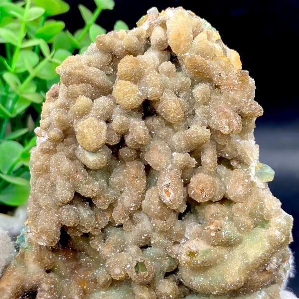 Pale sugary hemimorphite coating quartz — alternate view
