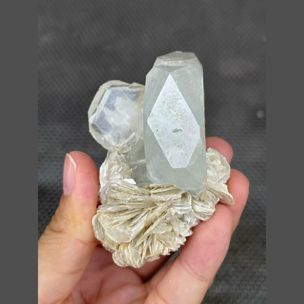 Pale aquamarine beryl with mica from Xuebaoding, Sichuan — alternate view