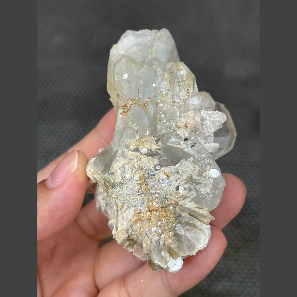 Pale aquamarine beryl with mica from Xuebaoding, Sichuan — detail view