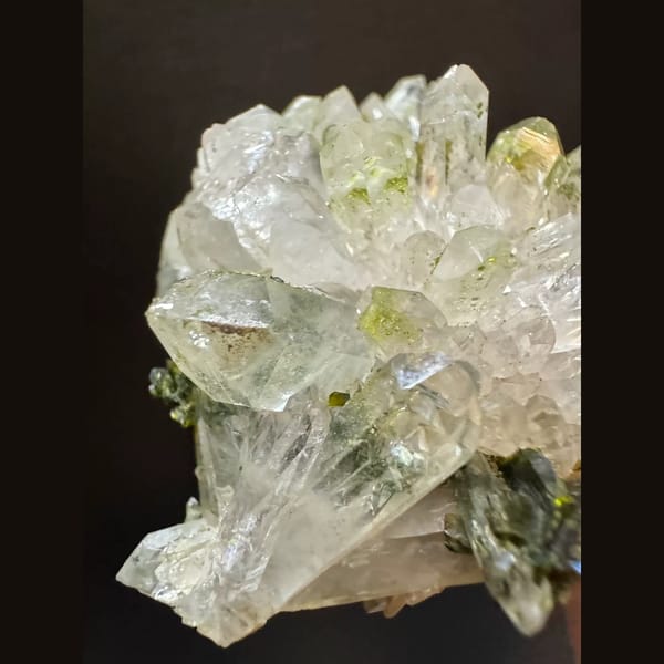Epidote with double-terminated quartz from Sichuan — complete view