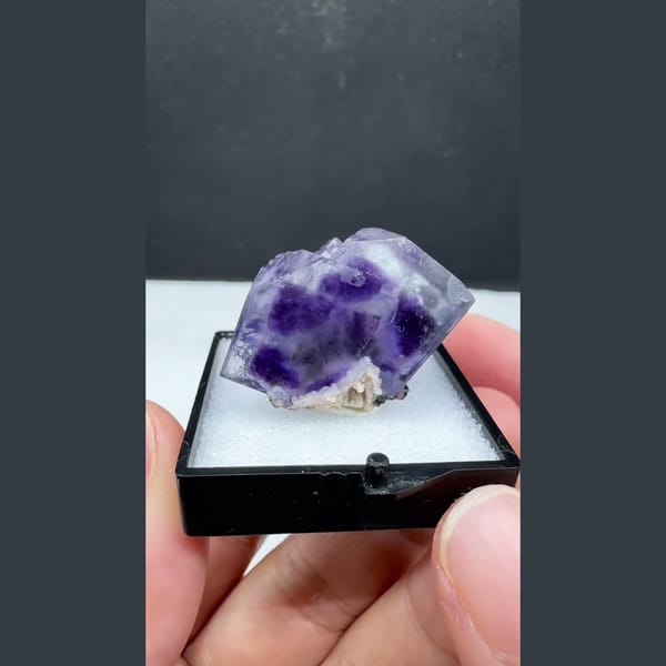 Purple Phantom Fluorite Yaogangxian 2.9 cm — detail view