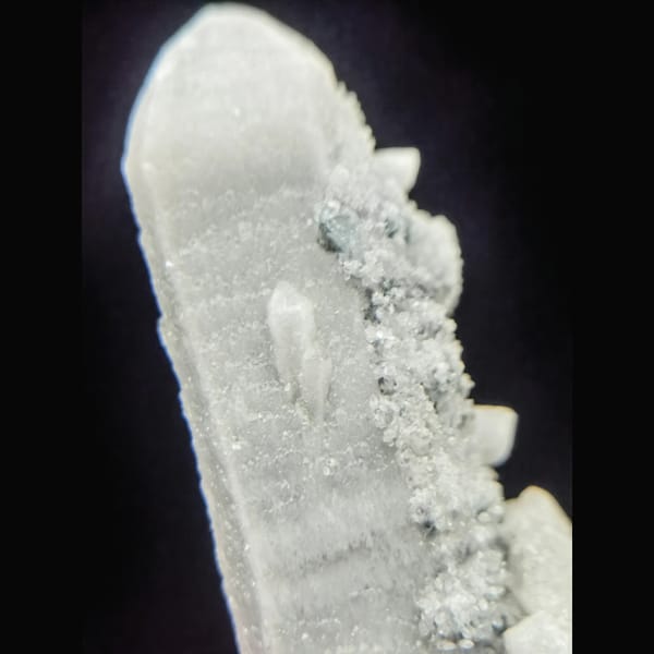 Candle quartz with octahedral fluorite from Inner Mongolia — alternate view