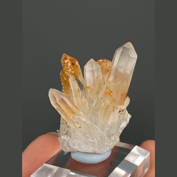 Light brown iron-stained quartz cluster with dolomite from Jinkouhe — detail view