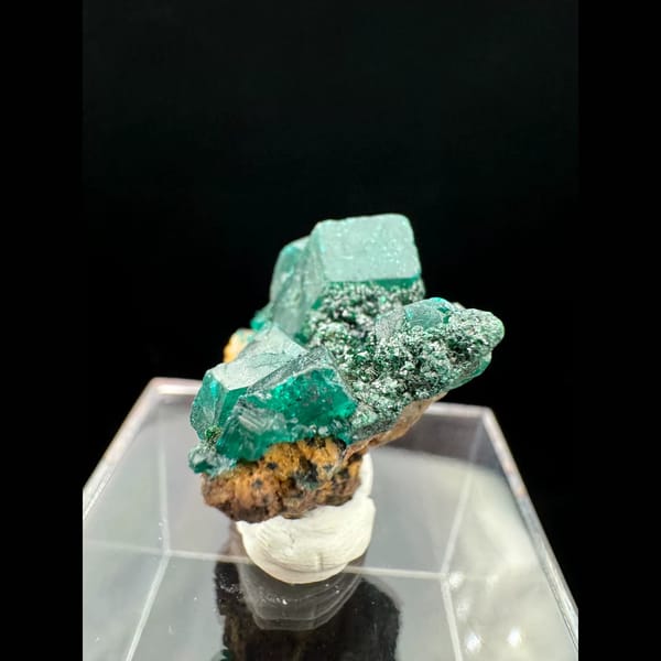 Dioptase with malachite from the Congo — detail view