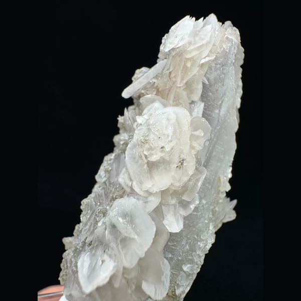 Quartz with petal calcite from Inner Mongolia — complete view