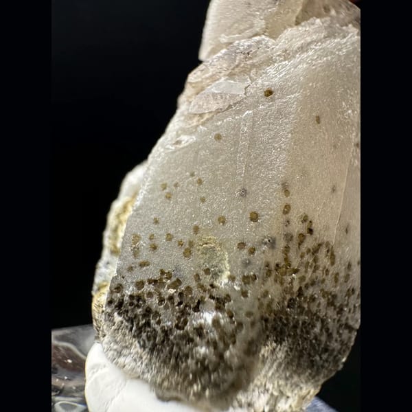 Interference quartz pair from Inner Mongolia — detail view