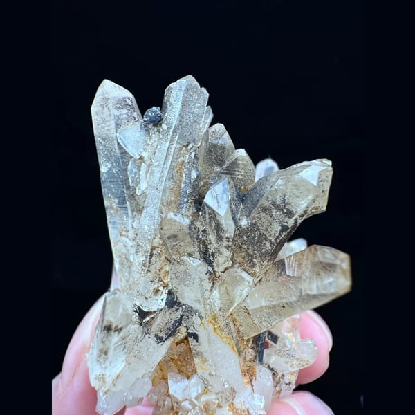 Golden healer quartz cluster from Colombia — detail view