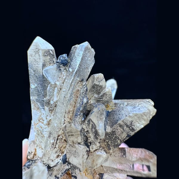 Golden healer quartz cluster from Colombia — detail view