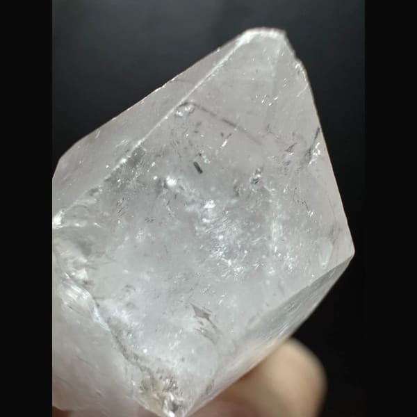 Small double-terminated quartz from Xuebaoding — detail view