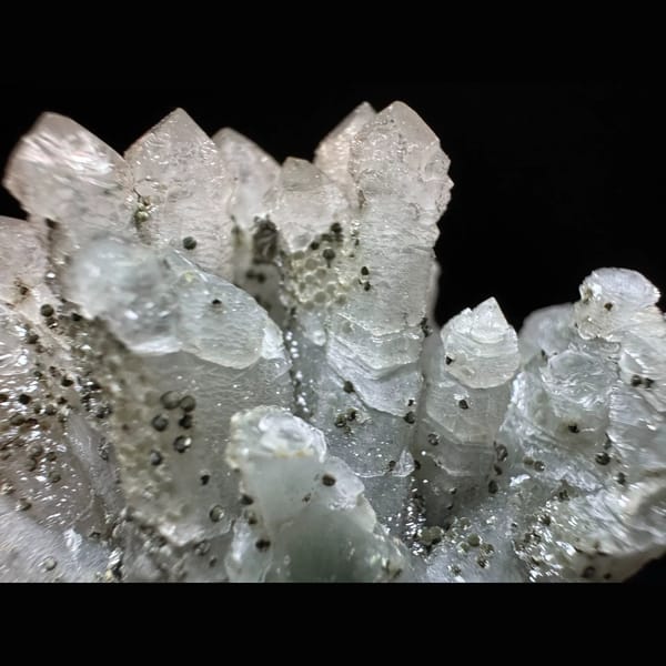 Screw quartz cluster with interference pattern from Inner Mongolia — alternate view