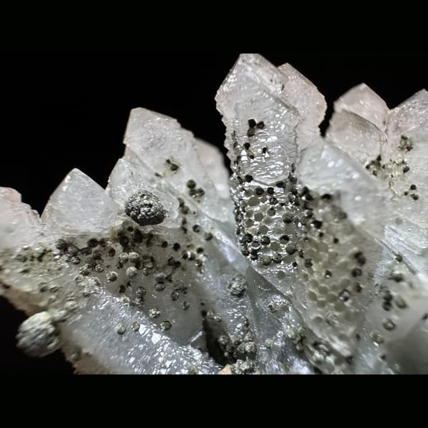 Screw quartz cluster with interference pattern from Inner Mongolia — alternate view