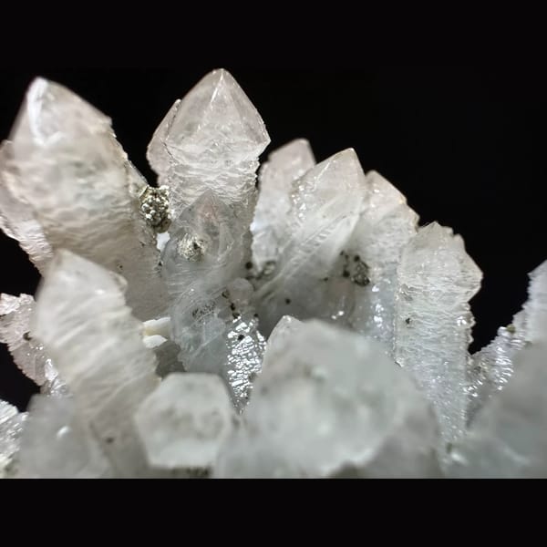 Screw quartz cluster with interference pattern from Inner Mongolia — detail view
