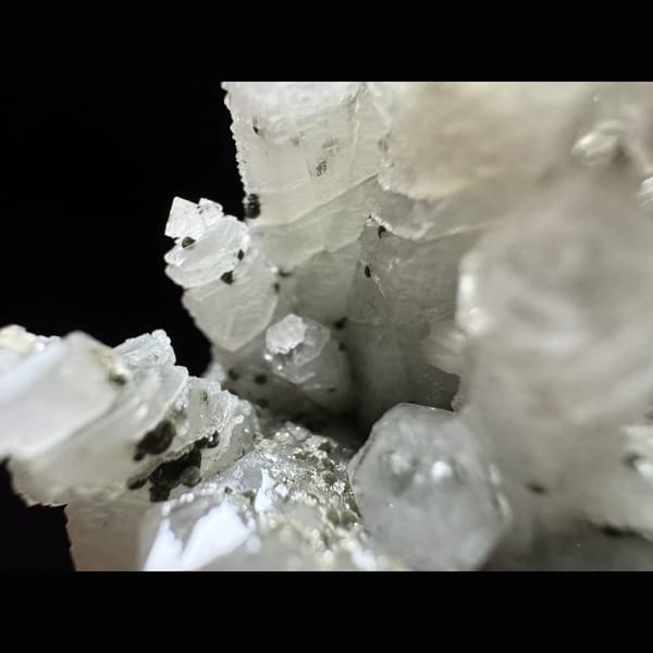 Screw quartz cluster with interference pattern from Inner Mongolia — detail view