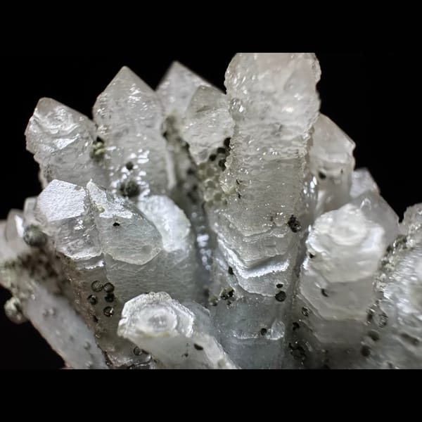 Screw quartz cluster with interference pattern from Inner Mongolia — detail view