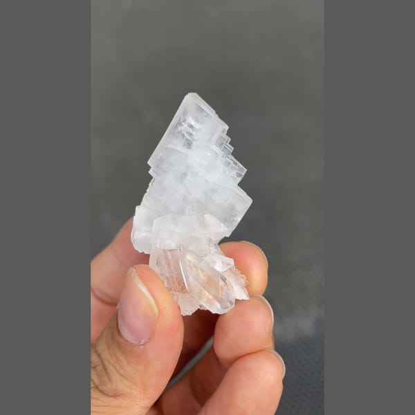 Clear stepped barite blades with quartz from Jinkouhe, Sichuan — alternate view
