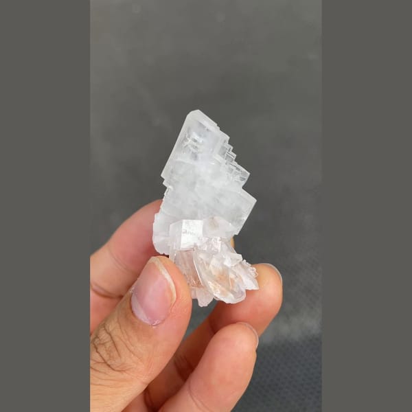 Clear stepped barite blades with quartz from Jinkouhe, Sichuan — detail view