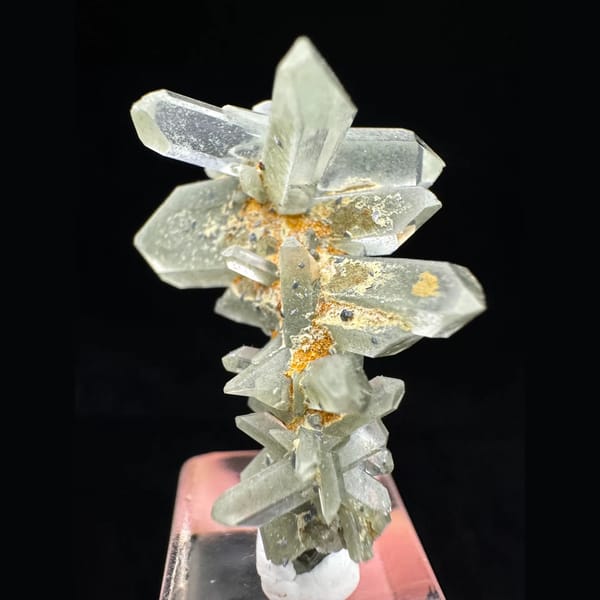 Green phantom signpost quartz from Nepal — detail view