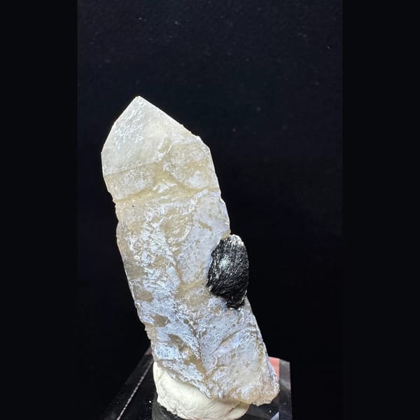 Interference quartz with hematite rosettes from Inner Mongolia — detail view