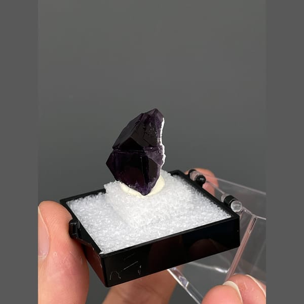 Small deep purple fluorite cube from Anhui — detail view