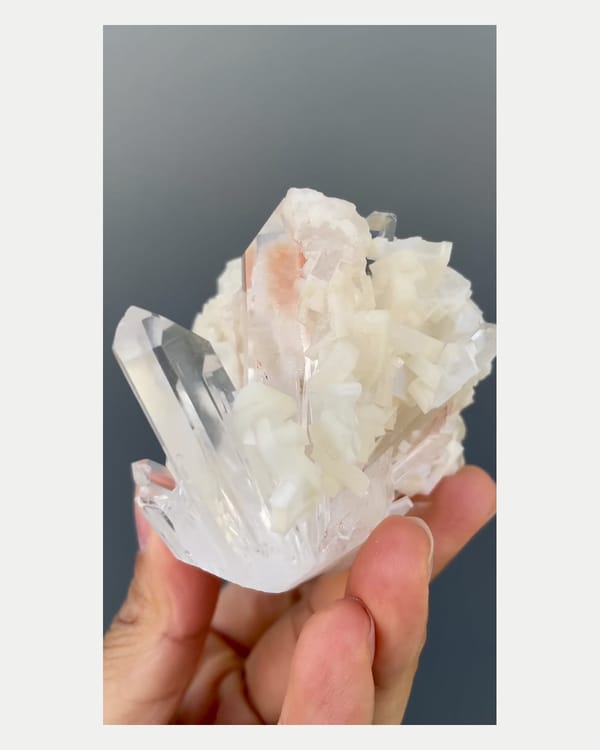 Complete left oblique view of baryte with quartz crystals
